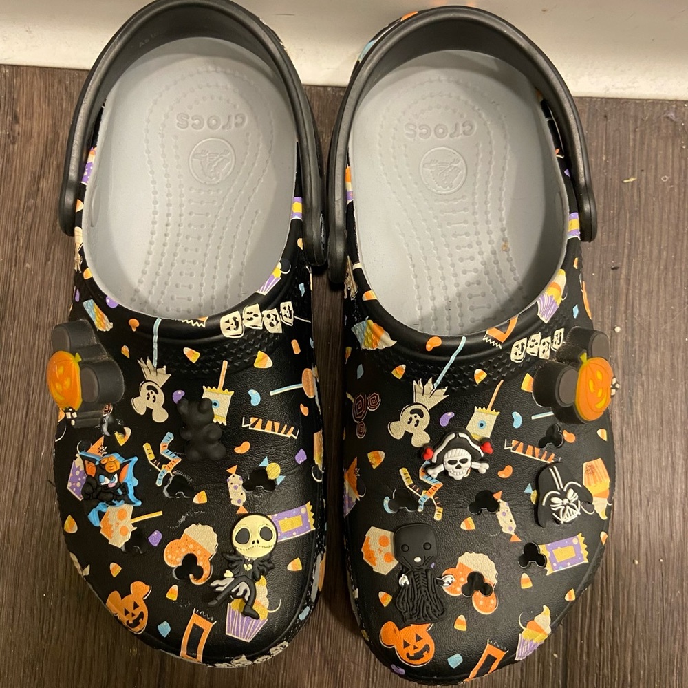 Disney 2020 Halloween Crocs with 6 Jibbitz